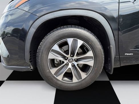 Used 2023 Toyota Highlander XLE AWD/4WD image 14