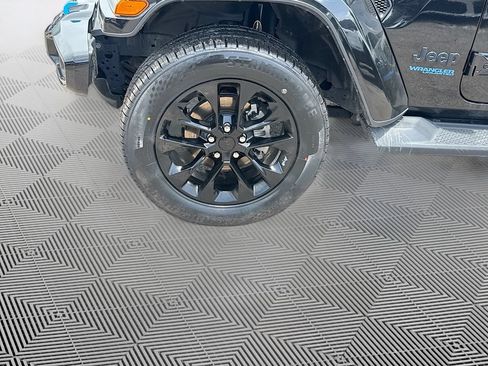 Used 2021 Jeep Wrangler Unlimited Sahara AWD/4WD image 35