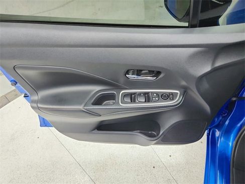 Used 2022 Nissan Versa SR w/ Convenience Package image 31