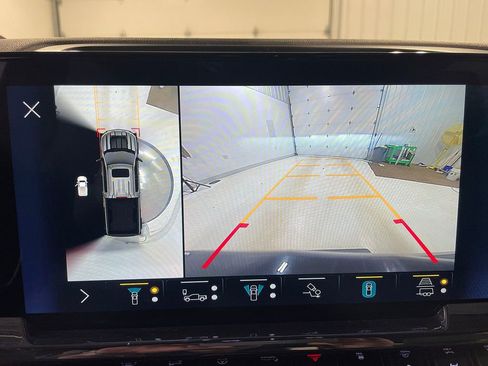 Used 2022 Chevrolet Silverado 1500 ZR2 w/ Technology Package image 4