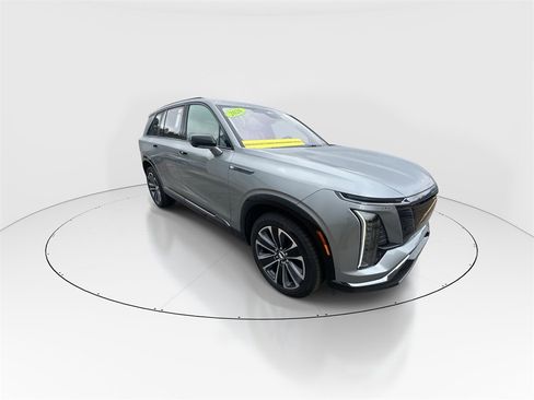 Used 2026 Cadillac Vistiq Sport image 2