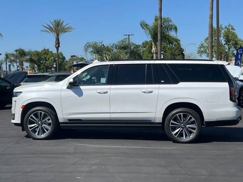 Used 2024 Cadillac Escalade ESV Sport Platinum w/ LPO, ONYX Package image 7