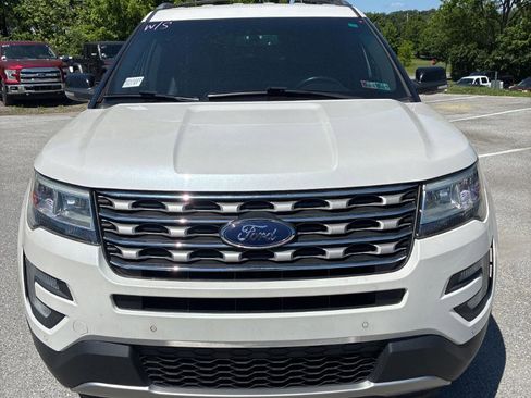 Used 2016 Ford Explorer XLT w/ Equipment Group 202A AWD/4WD image 2