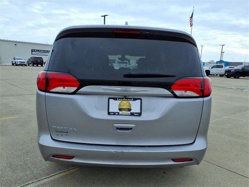 Used 2017 Chrysler Pacifica Touring image 23