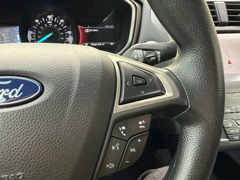 Used 2020 Ford Fusion SE image 26