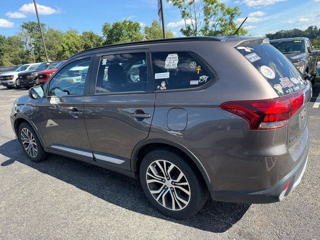 Used 2016 Mitsubishi Outlander SEL AWD/4WD image 4