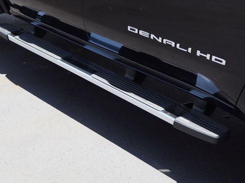 Used 2020 GMC Sierra 2500 Denali w/ Denali Ultimate Package AWD/4WD image 11