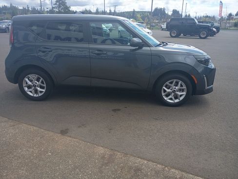 Used 2024 Kia Soul LX w/ Option Group 015 FWD image 6