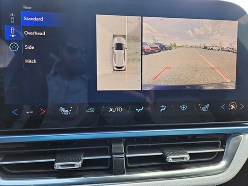 Used 2025 Chevrolet Equinox EV LT FWD image 12