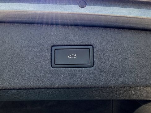 Used 2022 Volkswagen Tiguan SE FWD image 14