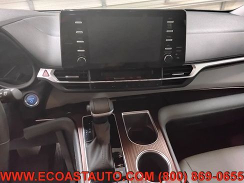 Used 2023 Toyota Sienna XLE w/ XLE Plus Package AWD/4WD image 12