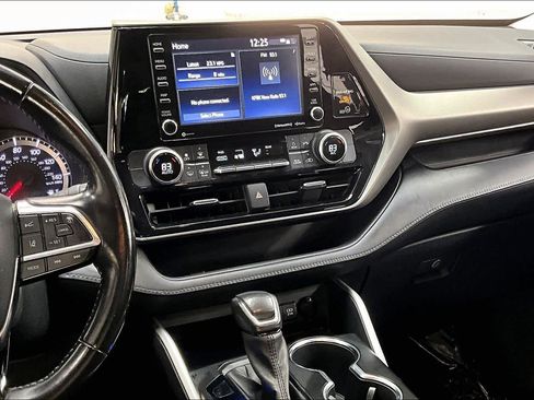 Used 2021 Toyota Highlander LE image 9