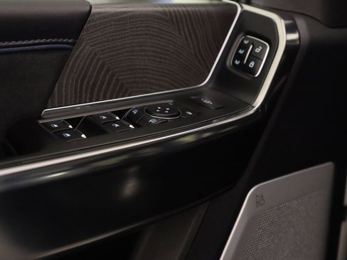 Used 2025 Ford F250 Platinum image 15