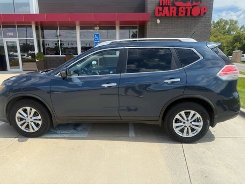 Used 2015 Nissan Rogue SV AWD/4WD image 1