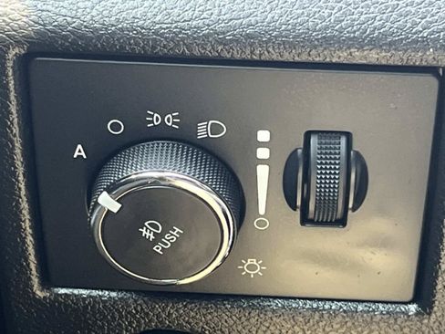 Used 2021 Jeep Grand Cherokee Laredo X AWD/4WD image 30