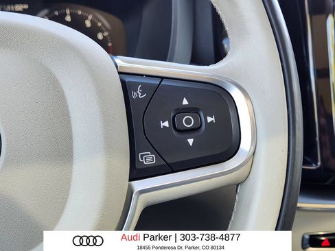 Used 2018 Volvo XC60 T6 Momentum w/ Vision Package AWD/4WD image 17