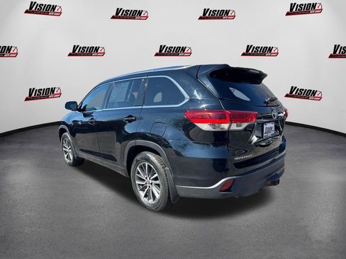 Used 2018 Toyota Highlander XLE w/ Carpet Mat Package (TMS) AWD/4WD image 7