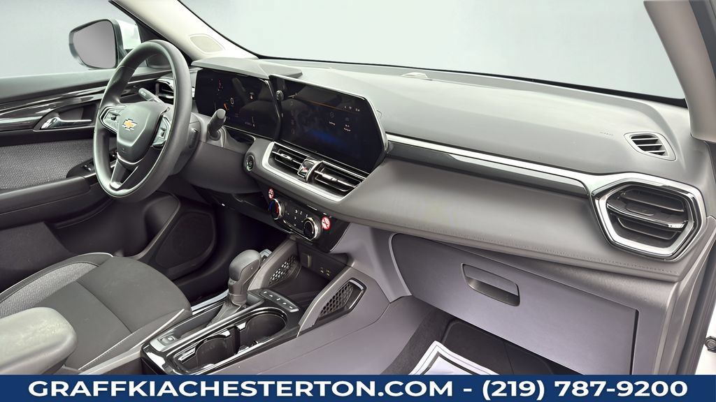 Used 2025 Chevrolet TrailBlazer LT AWD/4WD image 33
