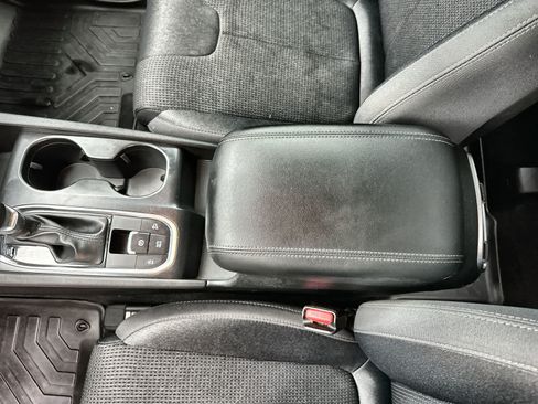 Used 2019 Hyundai Santa Fe SE AWD/4WD image 21