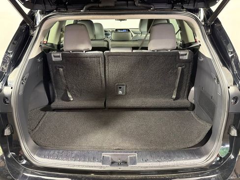 Used 2022 Toyota Highlander LE FWD image 18
