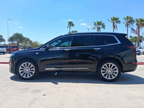 Used 2022 Cadillac XT6 Premium Luxury FWD image 3