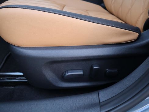 Used 2025 Nissan Sentra SV w/ SV Premium Package image 17