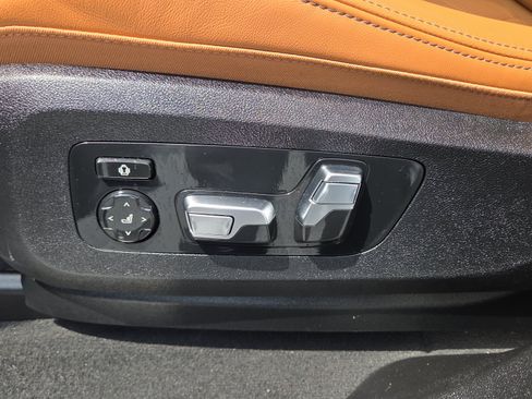 Used 2025 BMW X6 M60i AWD/4WD image 10