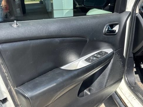 Used 2019 Dodge Journey SE w/ Blacktop Package FWD image 12