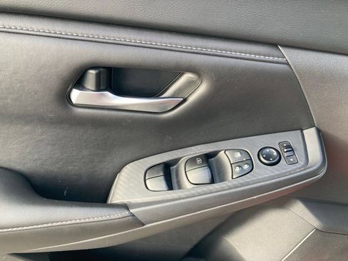 Used 2025 Nissan Sentra SV FWD image 13