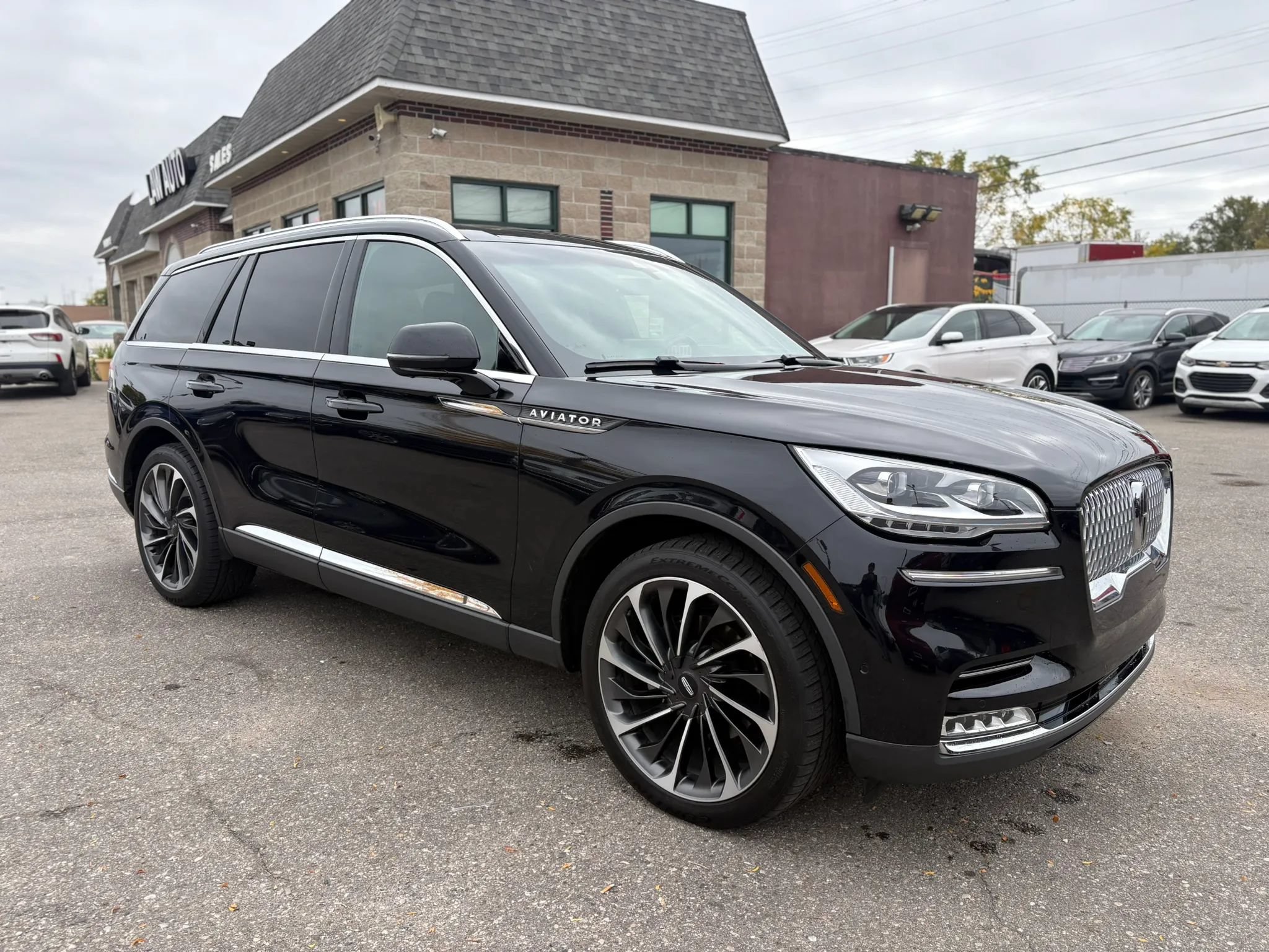 Used 2021 Lincoln Aviator Reserve w/ Equipment Group 202A AWD/4WD image 3
