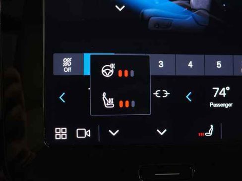 Used 2023 Volvo XC40 B5 Plus w/ Protection Package Premier image 26