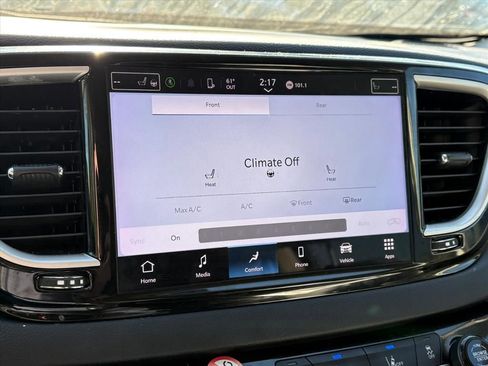 Used 2023 Chrysler Pacifica Touring-L image 10