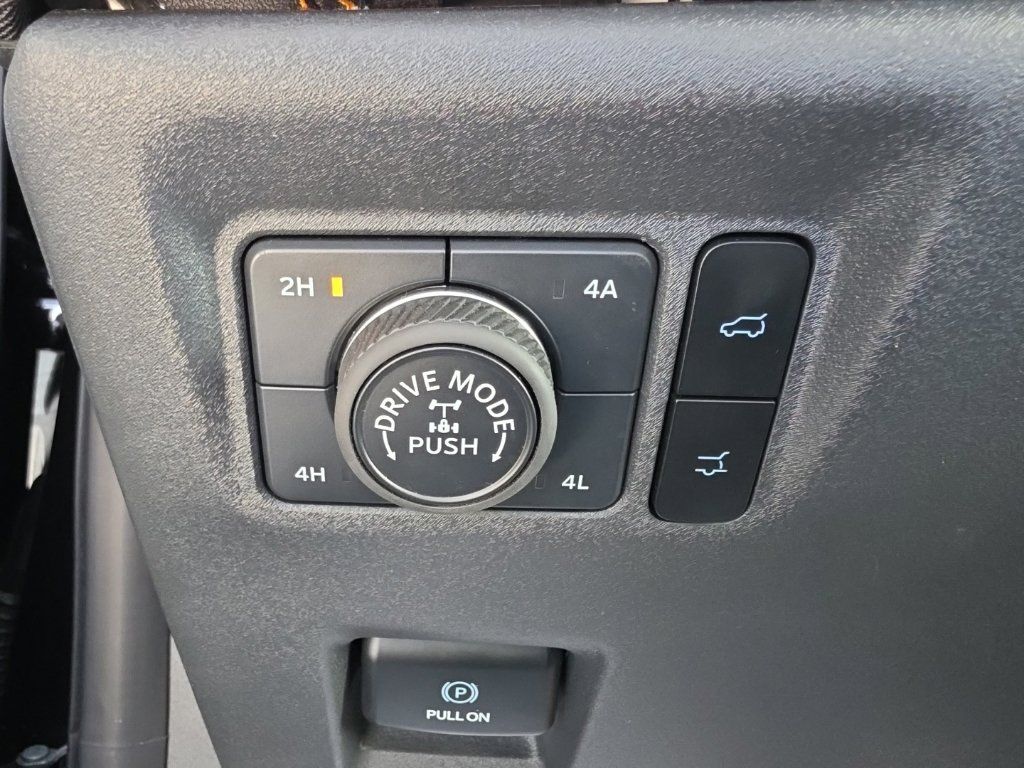 Used 2025 Ford Expedition Tremor AWD/4WD image 15