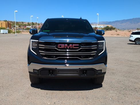 Used 2023 GMC Sierra 1500 SLT w/ SLT Premium Package AWD/4WD image 8