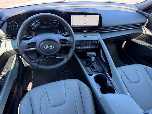 Used 2025 Hyundai Elantra Limited FWD image 15