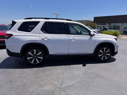 Used 2023 Honda Pilot Touring image 6