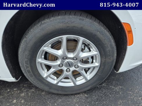 Used 2023 Chrysler Pacifica Touring-L FWD image 42