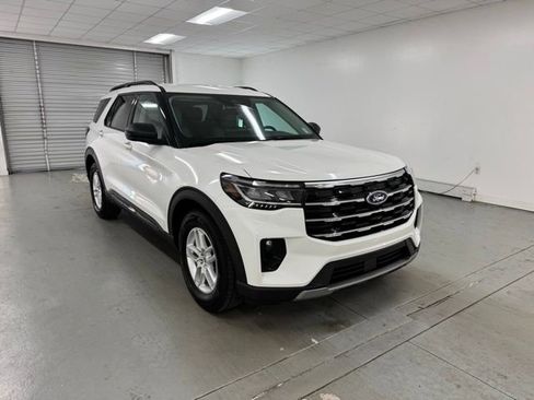 New 2026 Ford Explorer Active w/ Active Comfort Package image 3