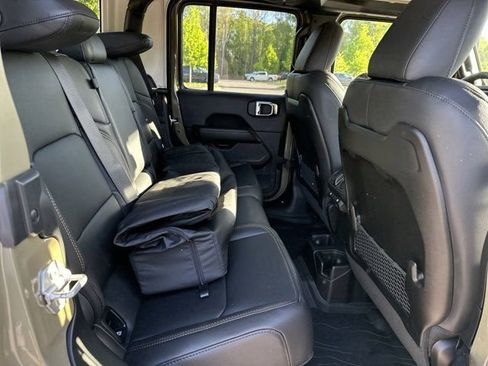 New 2025 Jeep Gladiator Sport w/ Premium Package image 15