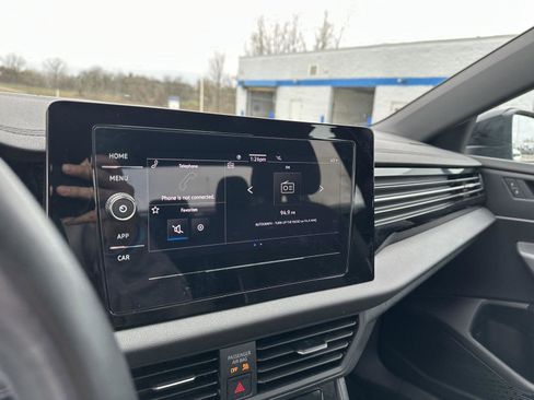 Used 2025 Volkswagen Jetta Sport FWD image 25