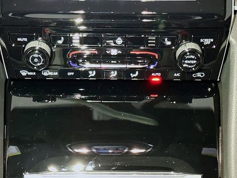 New 2025 Jeep Grand Cherokee Altitude image 10