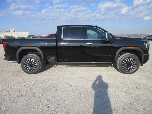 New 2026 GMC Sierra 2500 Denali Ultimate image 3