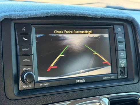 Used 2013 Chrysler Town & Country Touring-L w/ Driver Convenience Group image 23