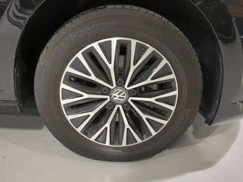 Used 2019 Volkswagen Jetta SEL w/ Cold Weather Package FWD image 6