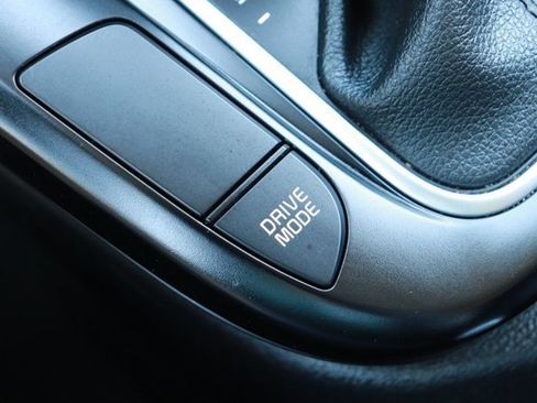 Used 2025 Kia Soul LX w/ LX Technology Package FWD image 17