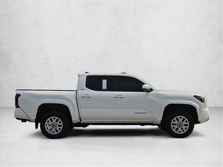 Used 2024 Toyota Tacoma SR5 AWD/4WD video 4