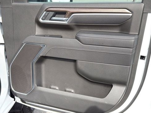 Used 2025 Chevrolet Silverado 2500 LT w/ Convenience Package image 33