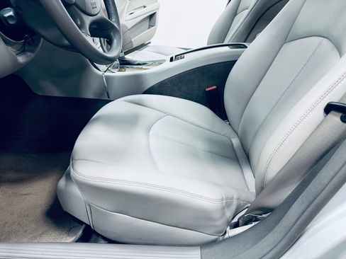 Used 2008 Mercedes-Benz E 350 Sedan image 32