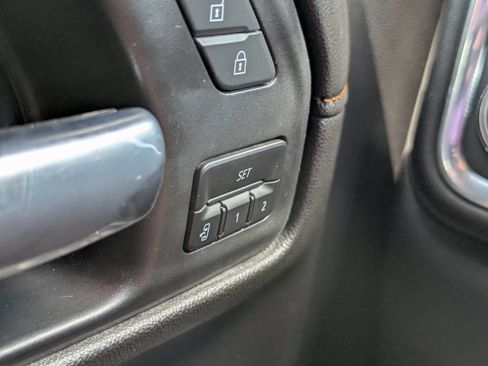 Used 2021 GMC Sierra 1500 AT4 w/ AT4 Value Package AWD/4WD image 11