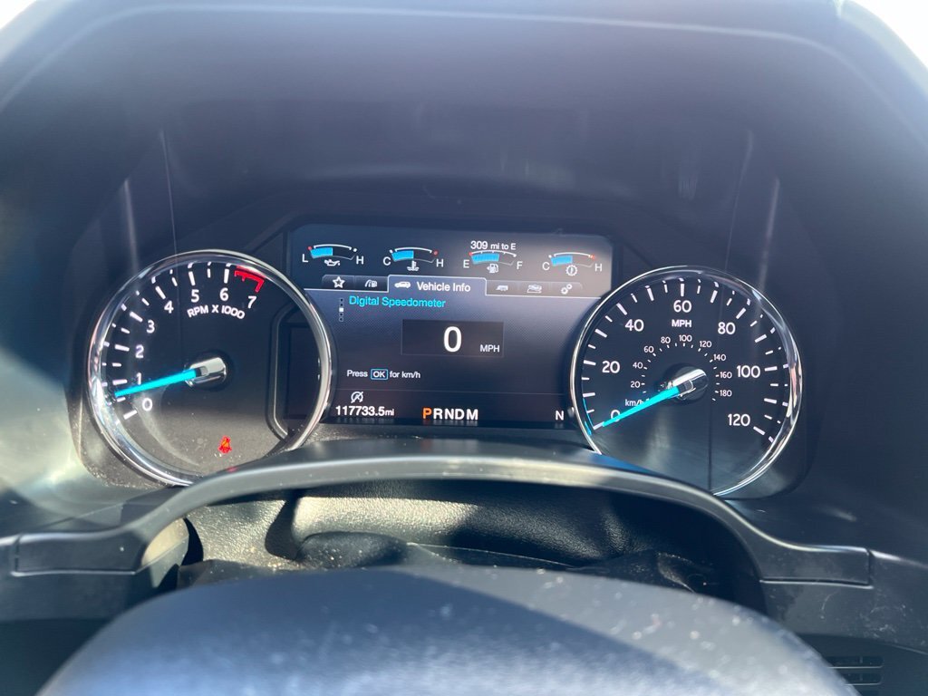 Used 2018 Ford Expedition XLT w/ Equipment Group 202A AWD/4WD image 10